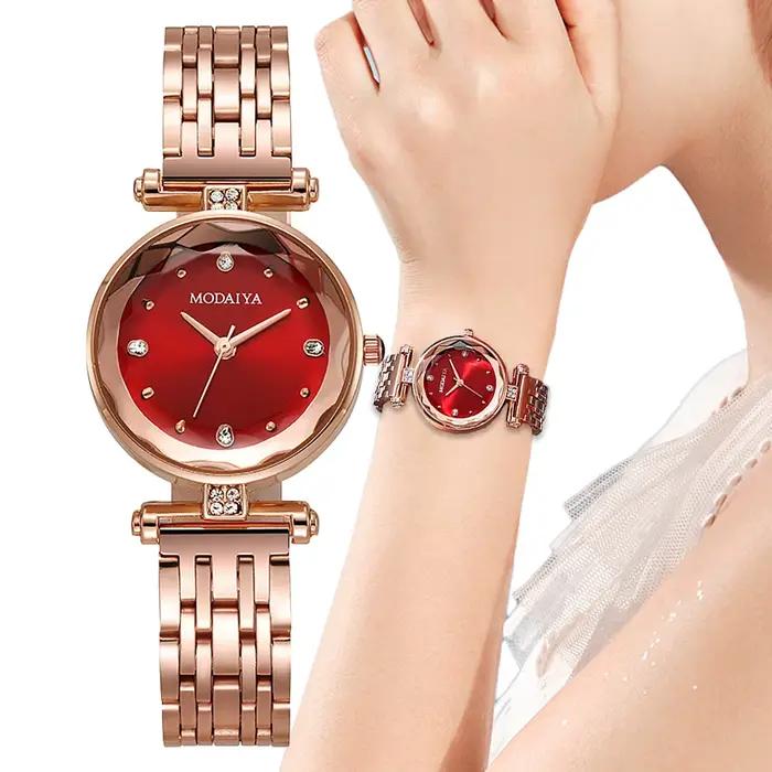 Montre à quartz en alliage avec diamants de marque 2022 de luxe raffinée pour les dames, bracelet en acier inoxydable plaqué Mode pour femmes Cadeau Horloge