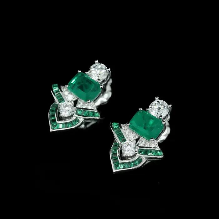 Boucles d'oreilles en argent sterling 925 serties d'émeraudes et pierre latérale naturelle pour femmes et hommes occasions spéciales partys soirées formelles