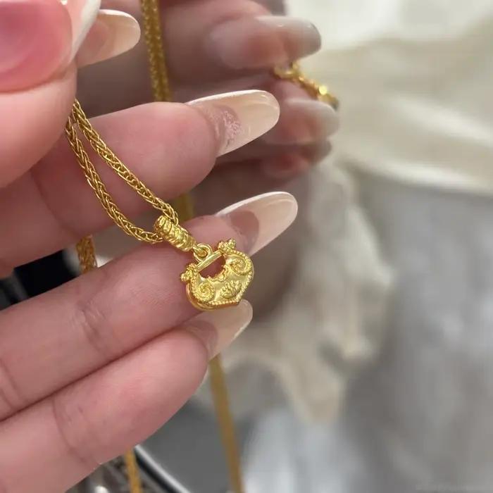 Antique or artisanat vintage mini fleur de lotus Ruyi serrure pendentif exquis collier collier chaîne banquet bijoux fins cadeau