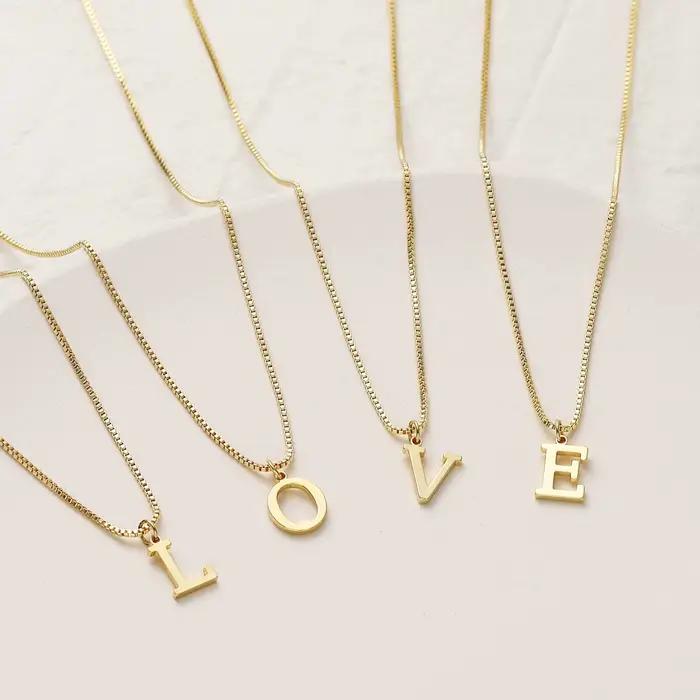 Collier initial A-Z plaqué or 18 carats, collier en acier inoxydable avec lettres mignonnes pour femmes