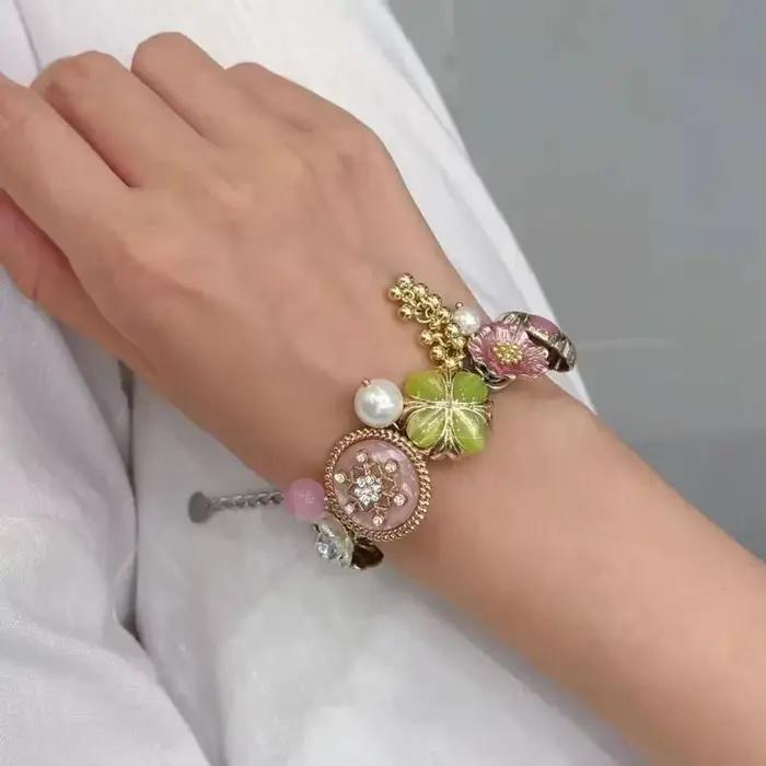 Bracelet Fleur Rose et Verte 2025 Nouvelle Tendance Design de Niche Élégant Style Doux et Cool Bracelet Polyvalent Haut de Gamme pour Femme