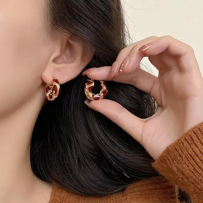 Petites boucles d'oreilles créoles pour femmes, couleur émail, Texture métallique, plaqué or, boucle d'oreille, bijoux créatifs, cadeaux, nouvelle collection 2024