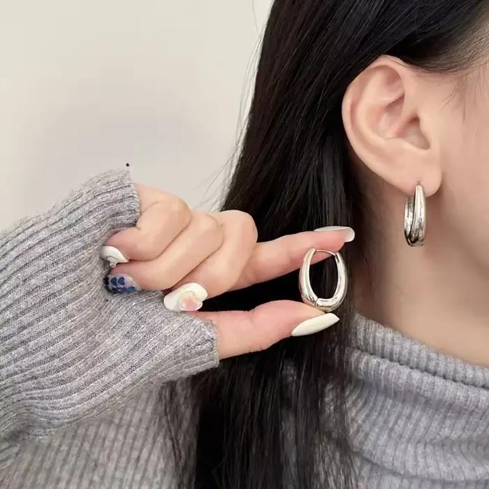Boucles d'oreilles créoles ovales minimalistes pour femmes, géométrie en métal, document doré, cadeau de bijoux féminins, nouveau design, tendance de la mode