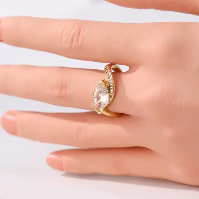 Magnifique bague pour femme incrustée de CZ blanc, couleur or tendance, géométrique, à porter au quotidien, bijoux de fête, cadeau d'anniversaire