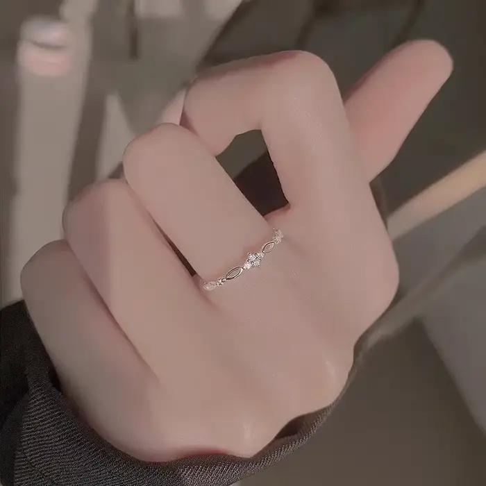 Bague en argent sterling 925 sertie de zircon géométrique trèfle à quatre feuilles pour femme occasions spéciales minimalistes elegance classique