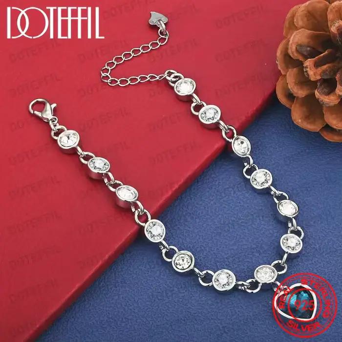 Charmant bracelet en argent sterling 925 en forme de cœur avec zircon bleu et blanc, un cadeau de mariage élégant et un bijou de fête pour femmes