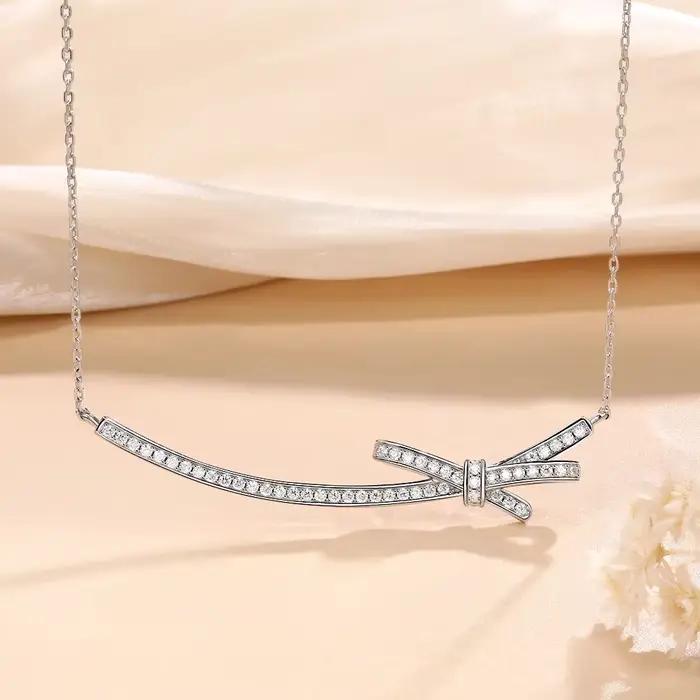 LinkerLove Moissanite nœud pendentif collier pour femmes S925 en argent Sterling diamant collier ras du cou fête bijoux de luxe cadeaux