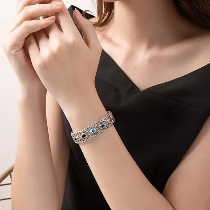 Bracelet en argent 925 incrusté de pierres précieuses colorées élégant pour femmes anniversaire et occasions spéciales