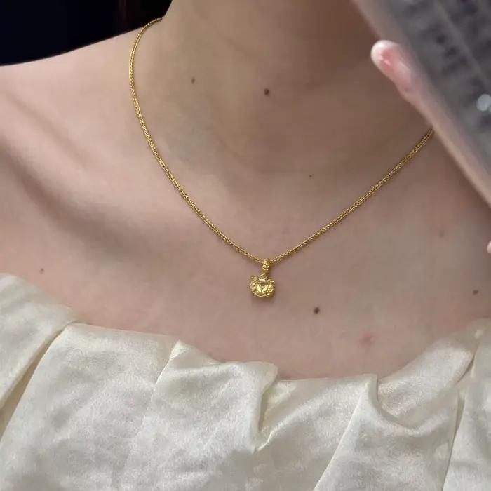 Antique or artisanat vintage mini fleur de lotus Ruyi serrure pendentif exquis collier collier chaîne banquet bijoux fins cadeau