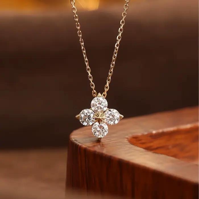 Collier élégant à quatre feuilles de trèfle, plaqué or 18 carats, petit pendentif, chaîne de clavicule, collier délicat pour femmes