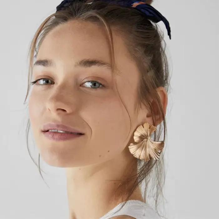 Mode géométrique couleur or Ginkgo Biloba feuille forme goutte boucle d'oreille personnalité créative Simple Punk femme balancent boucle d'oreille bijoux