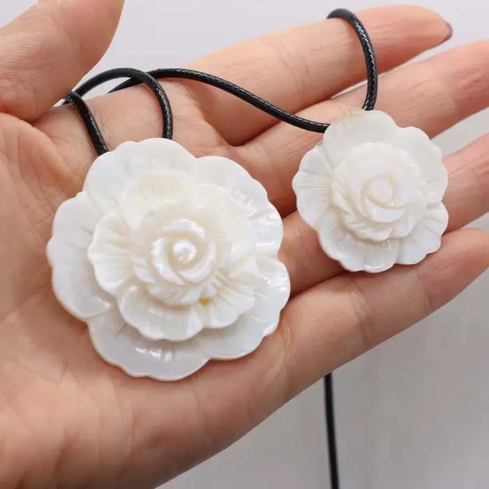 Collier à breloques en nacre naturelle, fleur multicouche, coquillages blancs, pendentif, colliers ou broche, cadeau, bijoux