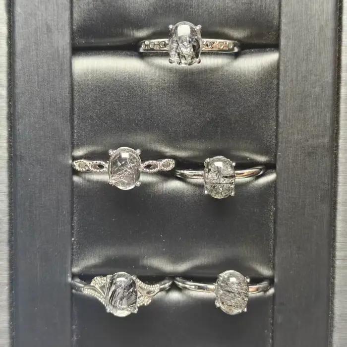 Vente en gros de quartz rutilé noir naturel ovale, divers types, design de bague tendance et polyvalent, simple et élégant, cadeau idéal