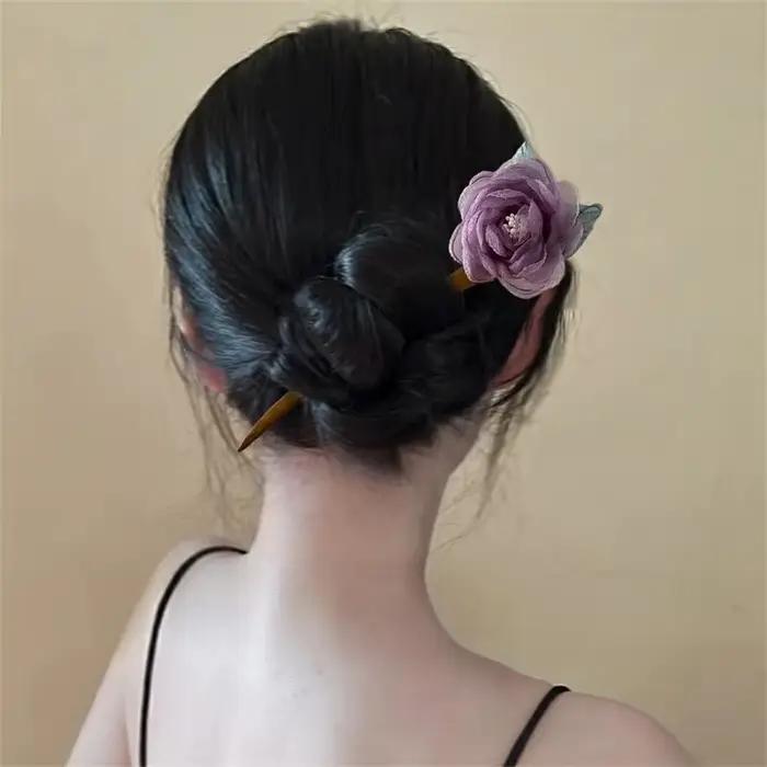 Pince à cheveux vintage en bois transparente à motif floral, épinglette douce à fleurs violettes pour femme, bijou de coiffure pour le quotidien, les voyages et les dîners