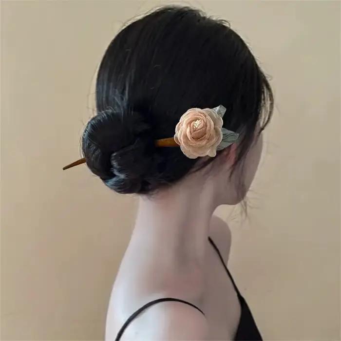 Pince à cheveux vintage en bois transparente à motif floral, épinglette douce à fleurs violettes pour femme, bijou de coiffure pour le quotidien, les voyages et les dîners