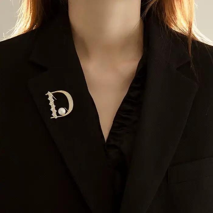 Bijoux de luxe en Zircon plaqué or 14K, nouveau Design coréen, perle de luxe, broche lettre D, accessoires élégants pour le travail quotidien des femmes