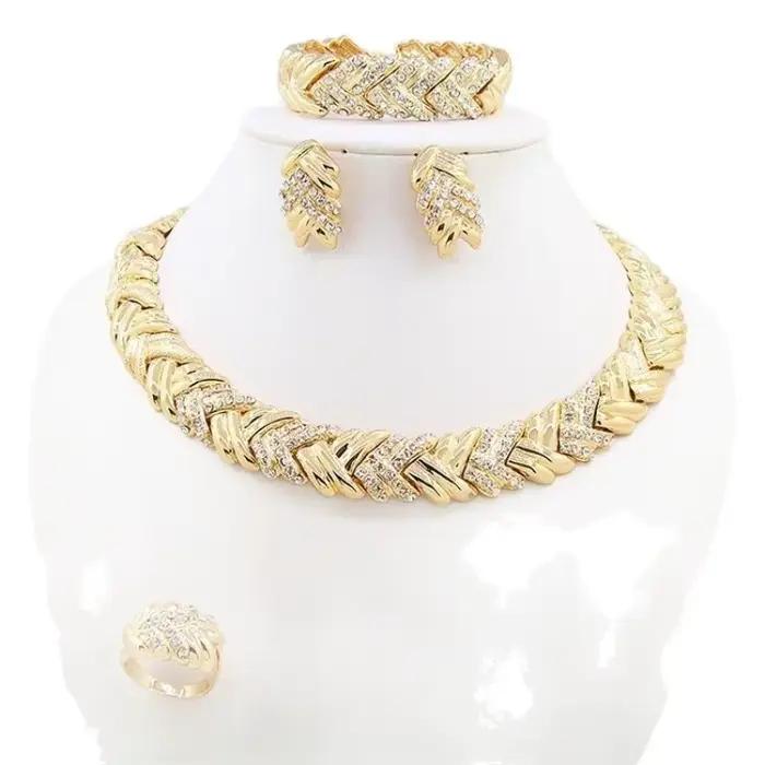 2025 Dubai ensemble de bijoux pour femme plaqué or 18 carats collier de luxe boucles d'oreilles Bracelet et bague ensemble bijoux fête de mariage ensemble tendance