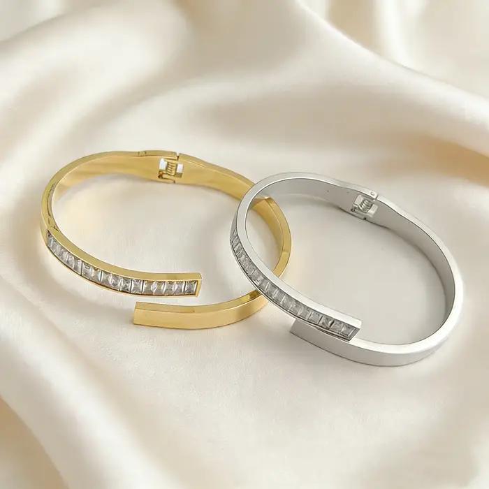 Bracelet ajustable à design croisé avec accents en acier inoxydable et zircon pour un style simple et élégant