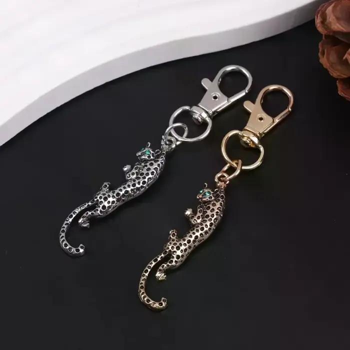Porte-clés pendentif panthère Animal pour femmes, sac à main, breloques de voiture pour hommes, ornements, bijoux à la mode, cadeaux