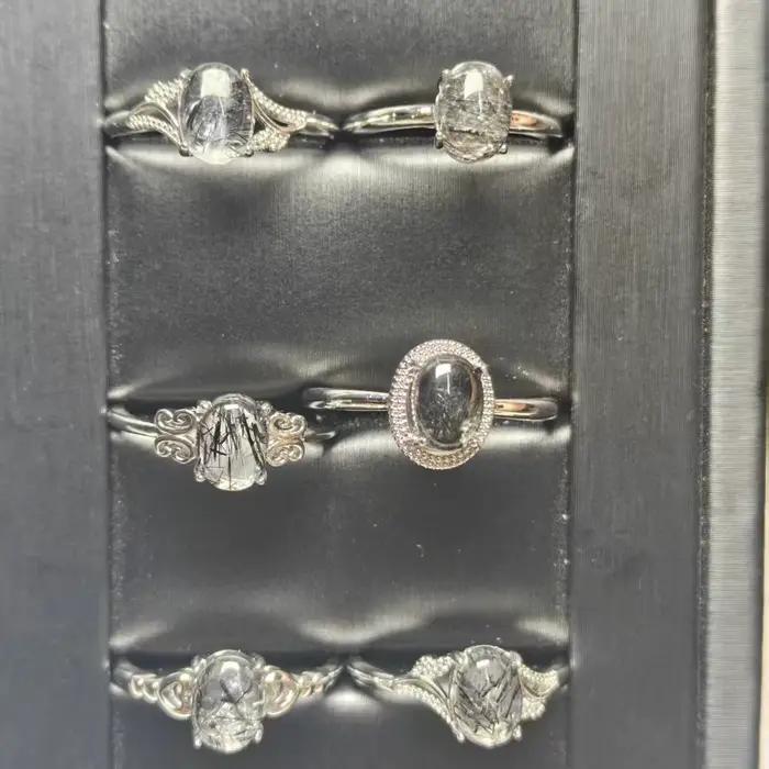Vente en gros de quartz rutilé noir naturel ovale, divers types, design de bague tendance et polyvalent, simple et élégant, cadeau idéal