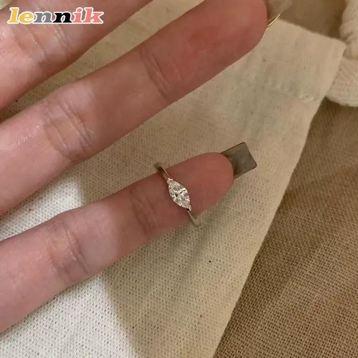 Bague en diamant Marquise pour femmes, vent minimaliste, Super scintillant, petite Niche Ins Sense, exquise et polyvalente, bague Pinky plaquée or