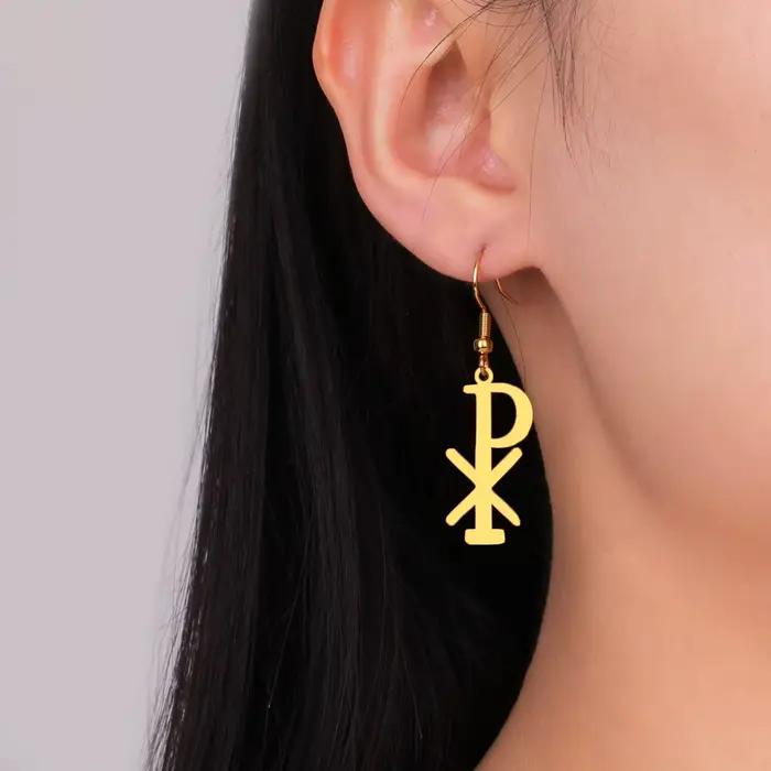 LIKGREAT Boucles d'oreilles Chi-Rho chrétiennes pour femmes, pendentif croix religieuse en acier inoxydable, amulette religieuse, bijoux uniques, cadeau