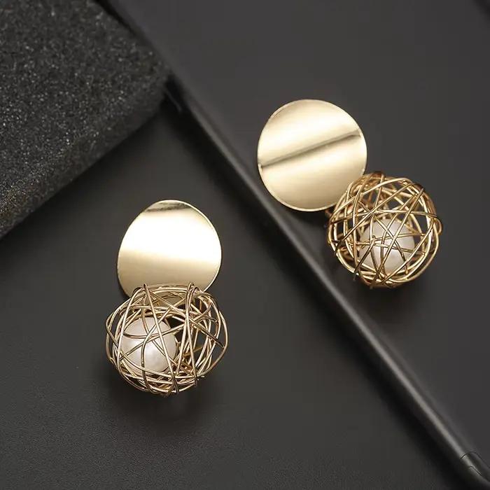 Boucles d'oreilles de luxe en métal doré pour femmes, grand cercle rond tendance, bijoux Vintage de personnalité de fête, 2025