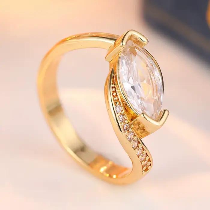 Magnifique bague pour femme incrustée de CZ blanc, couleur or tendance, géométrique, à porter au quotidien, bijoux de fête, cadeau d'anniversaire