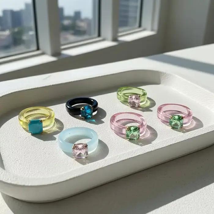 Bague en résine incrustée de zircons colorés, simple et tendance, pour femme, cadeau mignon et élégant pour anniversaire ou événement commémoratif