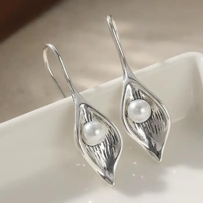 Boucles d'oreilles pendantes en feuille dorée avec imitation perle, style bohème chic, pour femmes, élégantes, luxueuses, pour banquets, anniversaires, accessoires de bijoux