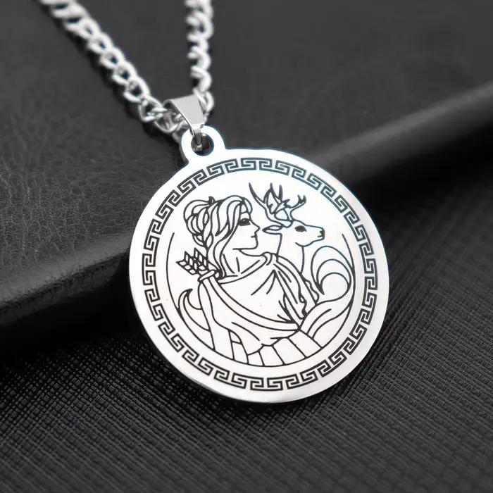 Collier pendentif rond vintage en acier inoxydable, déesse de la chasse grecque des Prairies, Artemis, accessoires Hip Hop, bijoux à la mode