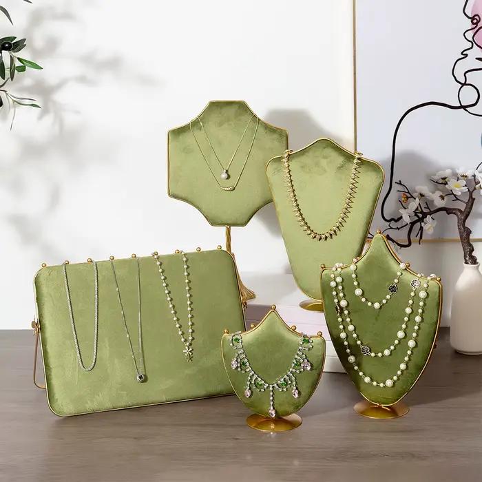 Porte-bijoux vert à coussin doux avec base en métal pour décoration intérieure et présentation commerciale polyvalente occasions spéciales