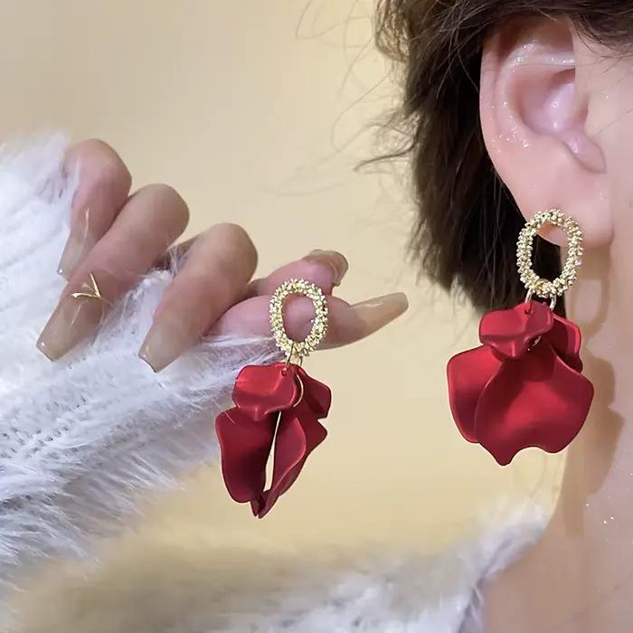 Boucles d'oreilles pendantes en forme de fleur colorée pour femmes, style rétro, couleur unie, bijoux de créateur de luxe pour les soirées romantiques A