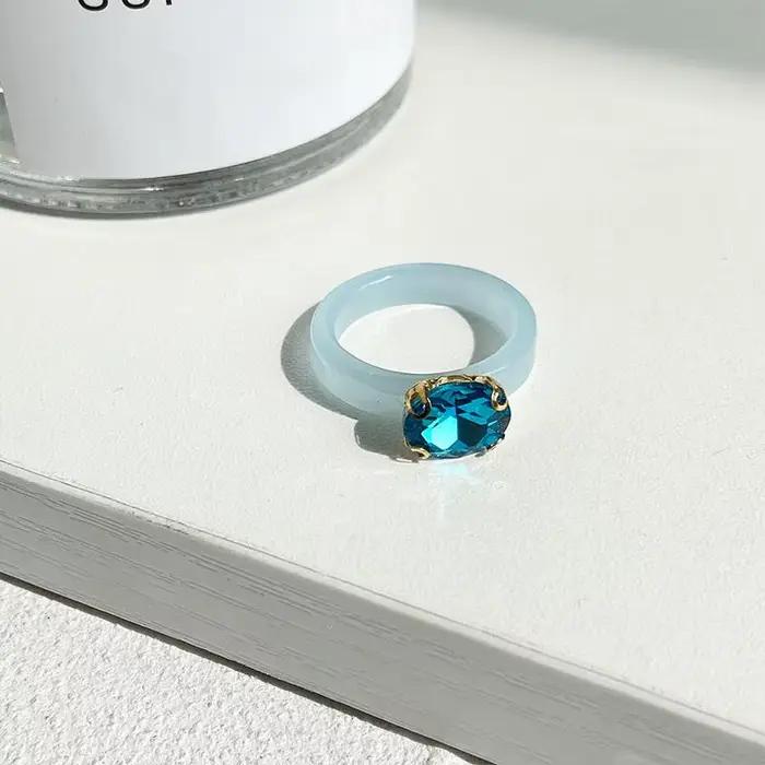 Bague en résine incrustée de zircons colorés, simple et tendance, pour femme, cadeau mignon et élégant pour anniversaire ou événement commémoratif