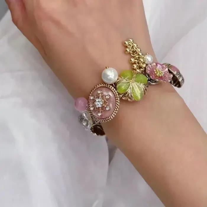 Bracelet Fleur Rose et Verte 2025 Nouvelle Tendance Design de Niche Élégant Style Doux et Cool Bracelet Polyvalent Haut de Gamme pour Femme