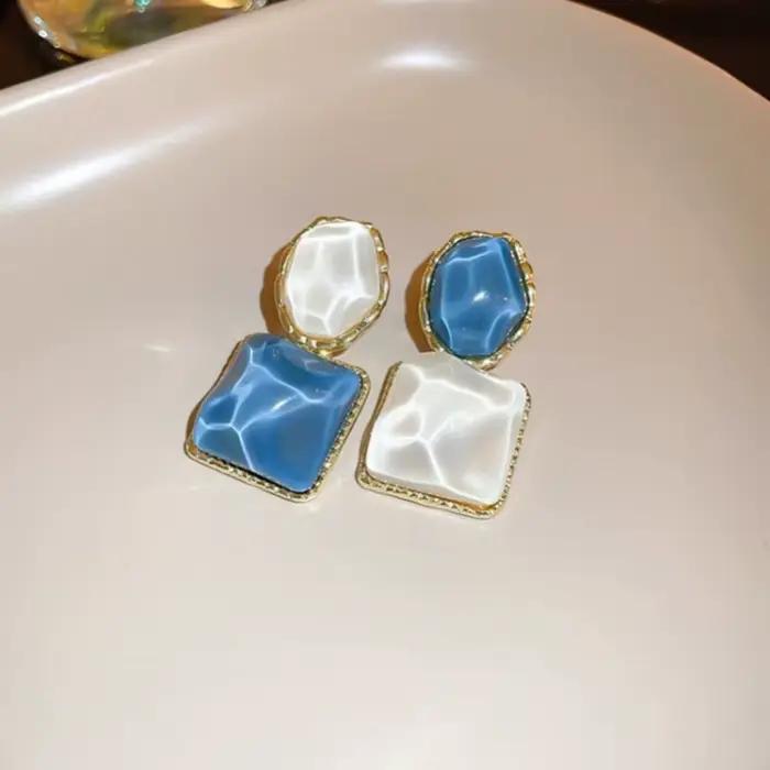 Boucles d'oreilles asymétriques ondulées carrées pour femmes, nouveau Design Unique, boucles d'oreilles de luxe légères, accessoires de bijoux à la mode