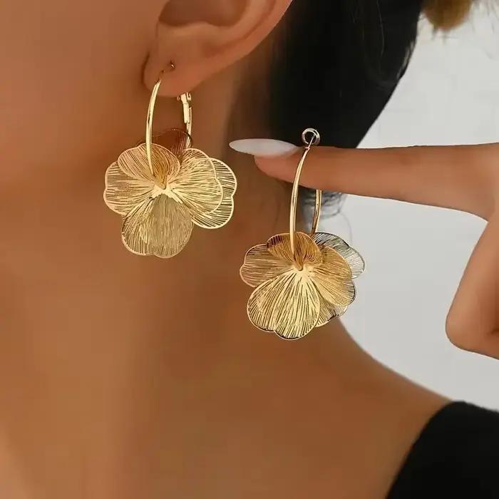 Boucles d'oreilles créoles Vintage dorées à fleurs creuses Double couche pour femmes, pour un usage quotidien, cadeau de bijoux parfait