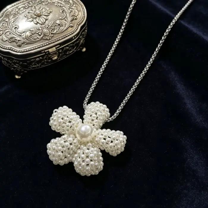 Nouveau Collier Long Créatif en Fausse Perle et Fleur pour Femme, Pendentifs Élégants Faits Main pour Pulls