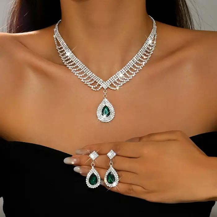 Nouvel ensemble de boucles d'oreilles et de collier de luxe - élégant et raffiné - idéal pour les mariées comme bijoux de mariage.