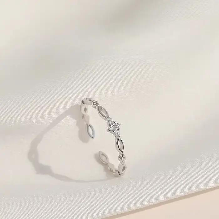 Bague en argent sterling 925 sertie de zircon géométrique trèfle à quatre feuilles pour femme occasions spéciales minimalistes elegance classique