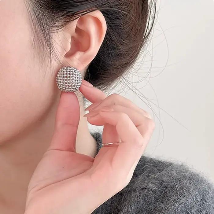 Boucles d'oreilles géométriques ajourées pour femmes, nouvelle personnalité rétro, perle ronde, méta carrée, bijoux de perçage de styliste coréen, cadeaux
