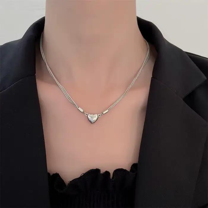 Collier magnétique classique en acier inoxydable pour femmes, chaîne à trois couches, pendentif en forme de cœur, chaîne serpent Simple, bijoux cadeaux