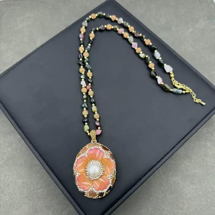 Parure de bijoux style français en tourmaline naturelle, cristal, rose, camélia, coquillage et perle, comprenant collier, bague et bracelet pour femme, idéale pour mariage