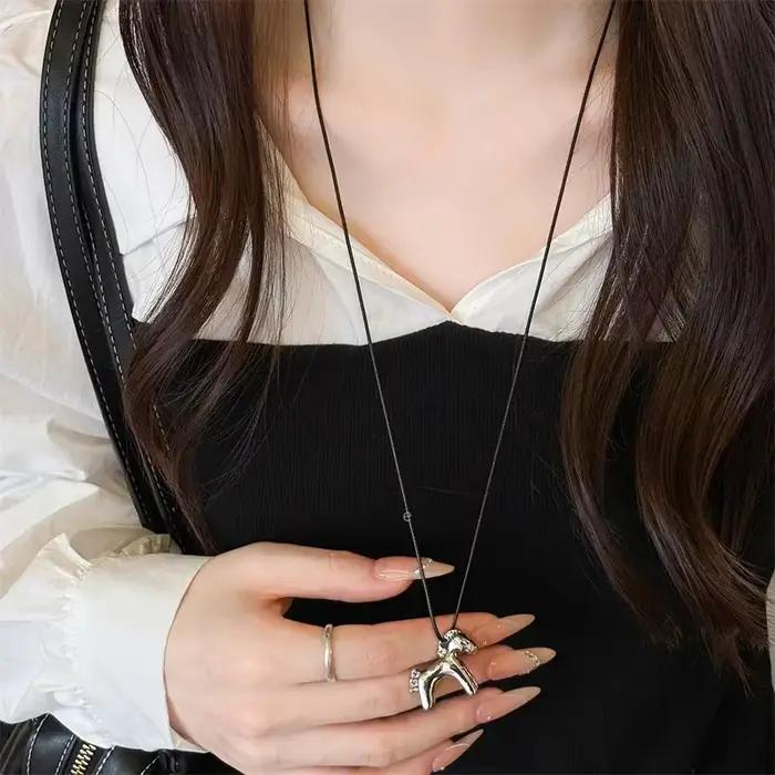 Collier Long avec pendentif cheval coloré pour femmes, chaîne de pull réglable, bijoux, accessoire de mode