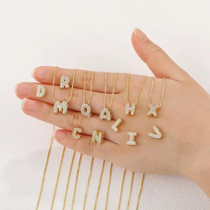 2025 nouveau collier anglais 26 lettres petites et mignonnes toutes les lettres de diamant + chaîne de boîte en or 18 carats pendentif lettre chaîne de clavicule fashiona