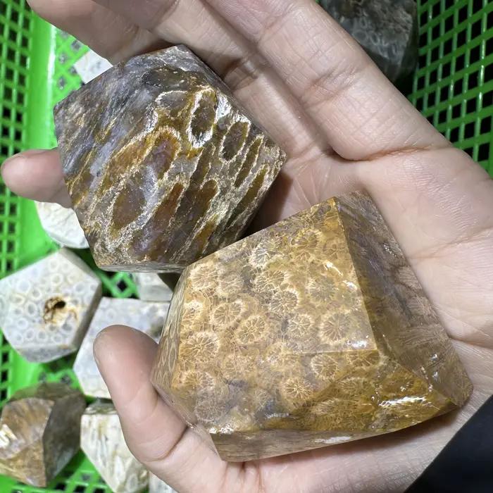 1 pièce de jade corail de haute qualité | Forme libre avec motifs uniques, forme irrégulière, parfaite pour les bijoux et la décoration intérieure