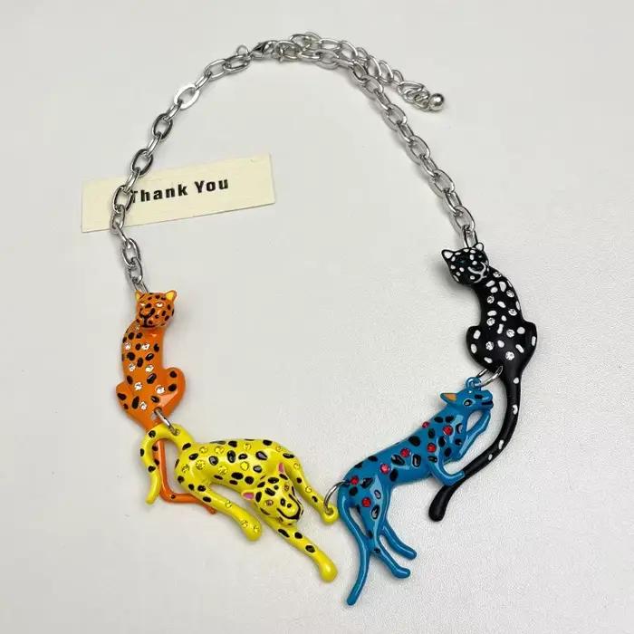 Collier pendentif léopard émaillé coloré, chaîne à breloques animales multicolores, bijoux punk Y2K tendance pour femme, cadeau de fête