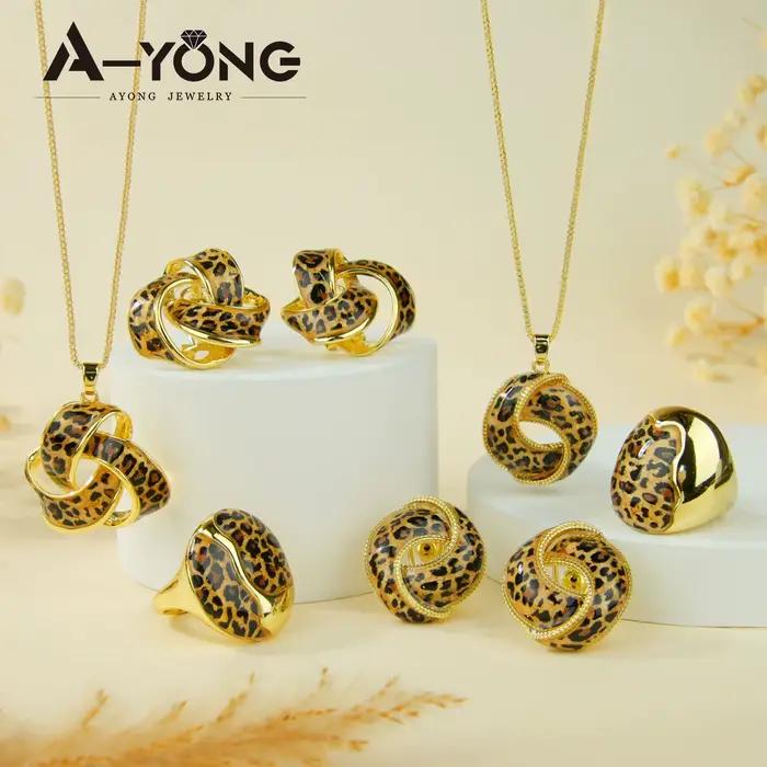 Ensemble de bijoux léopard de haute qualité, collier, bracelet et boucles d'oreilles exquis en or 14 carats, style italien, pour femmes européennes, idéal pour les événements, les fêtes, les bijoux ba