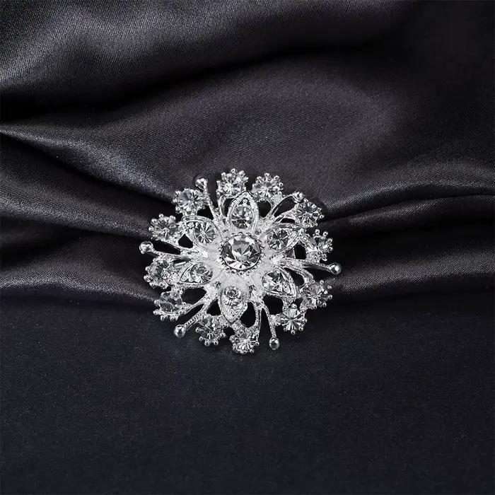 Broches rondes en strass brillant pour femmes, couleur argent, cœur en cristal, flocon de neige, Badge à revers, bijoux de mariage élégants