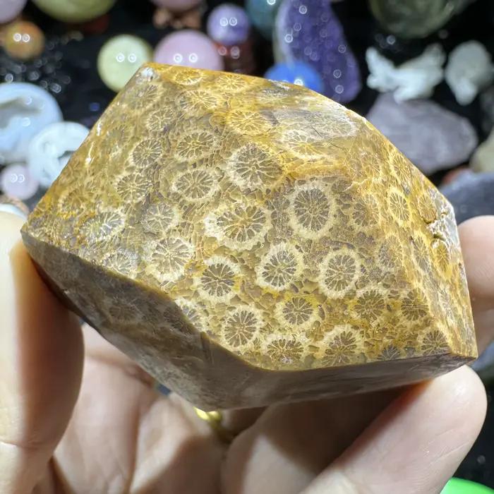 1 pièce de jade corail de haute qualité | Forme libre avec motifs uniques, forme irrégulière, parfaite pour les bijoux et la décoration intérieure